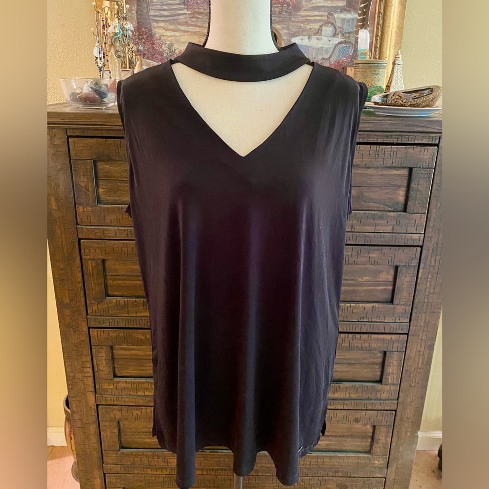 Nine West Black Sleeveless Choker V-Neck Tank